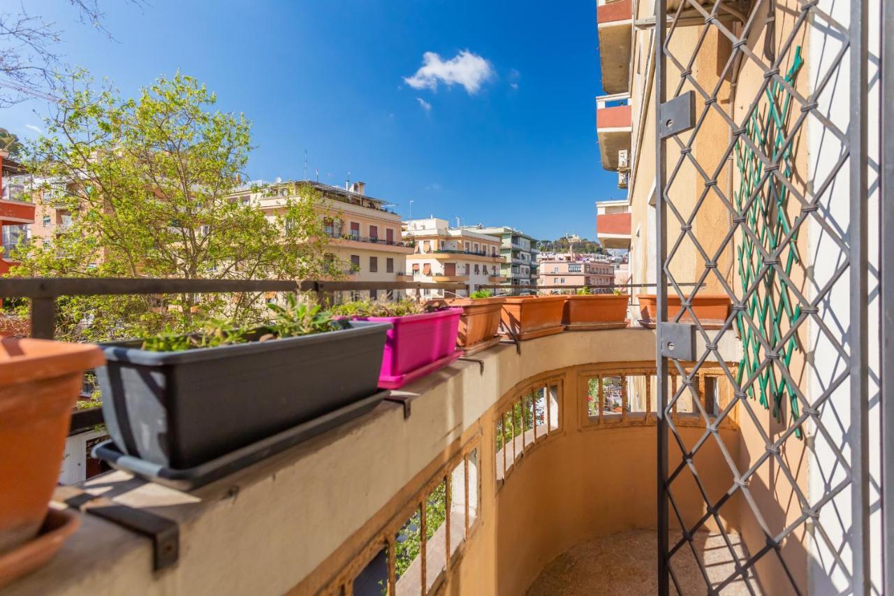 Modern 2bdr Vibrant Prati Neighborhood Apartment Rom